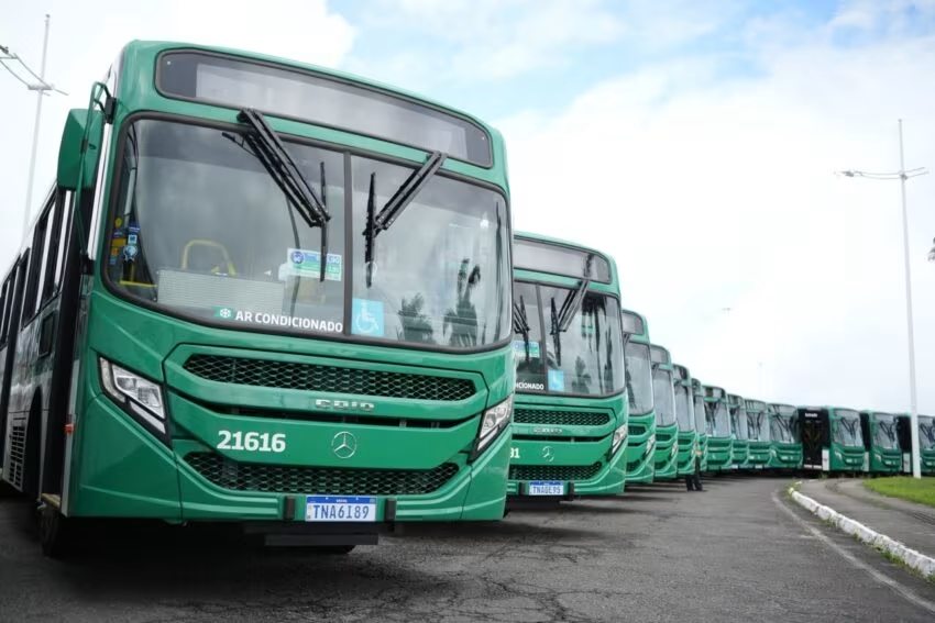 326 novos ônibus começam a circular por mais de 180 linhas de Salvador