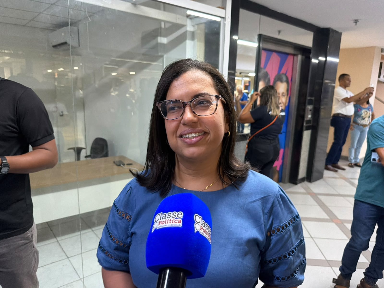 "A gente tem mostrado a revolução que o trabalho faz", afirma Ana Paula Matos ao rebater críticas da oposição