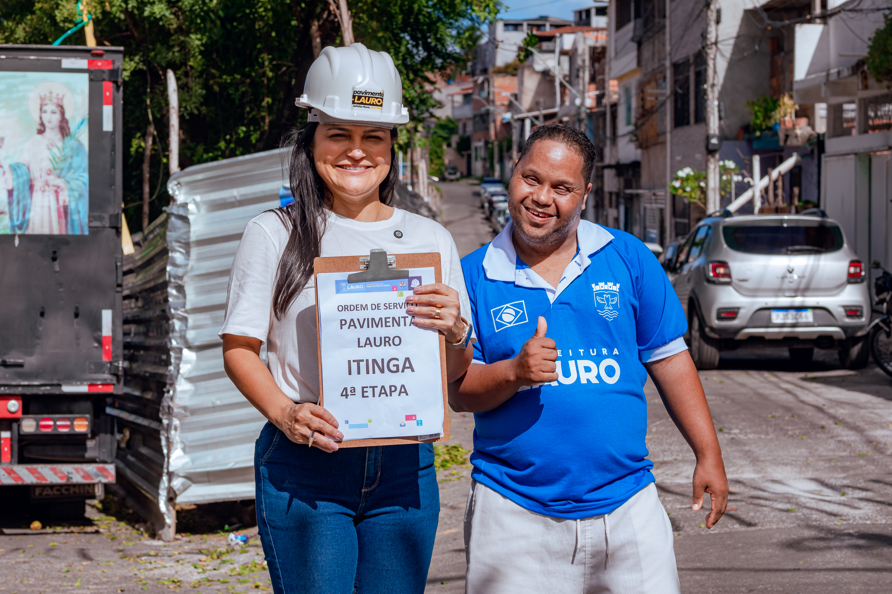 "A localidade vai ficar do jeito que a comunidade merece”, diz Débora Regis ao visitar obra em Lauro de Freitas