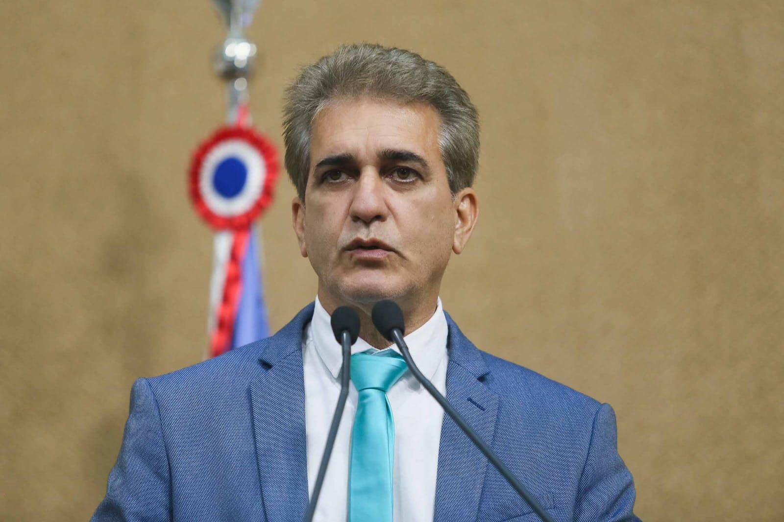 "Bruno Reis se contradiz e deixou Salvador entregue ao lixo e aos escândalos", dispara Robinson Almeida, em resposta ao prefeito