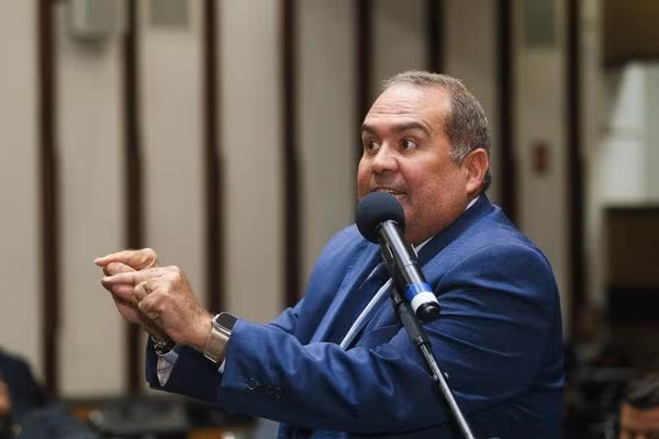 “Caiu a máscara”, afirma Sandro Régis após Folha de São Paulo revelar que Jerônimo repetiu promessas no programa de governo