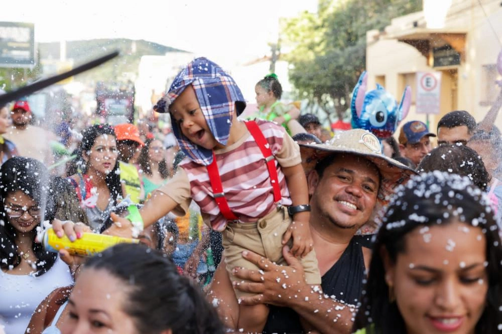 CarnaKids leva alegria e fantasia ao circuito do Carnaval de Brumado