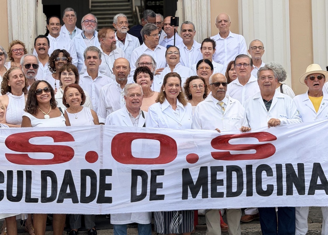 Cezar Leite participa de celebração dos 218 anos da Faculdade de Medicina da Bahia e defende restauração da unidade