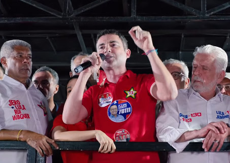 "Como é bom ver Brumado voltar a brilhar": Fabrício Abrantes comemora comício com Jerônimo, Rui e Wagner