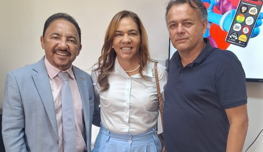 Deputado Roberto Carlos articula ações de combate à dengue para Uauá em reunião na Secretaria de Saúde