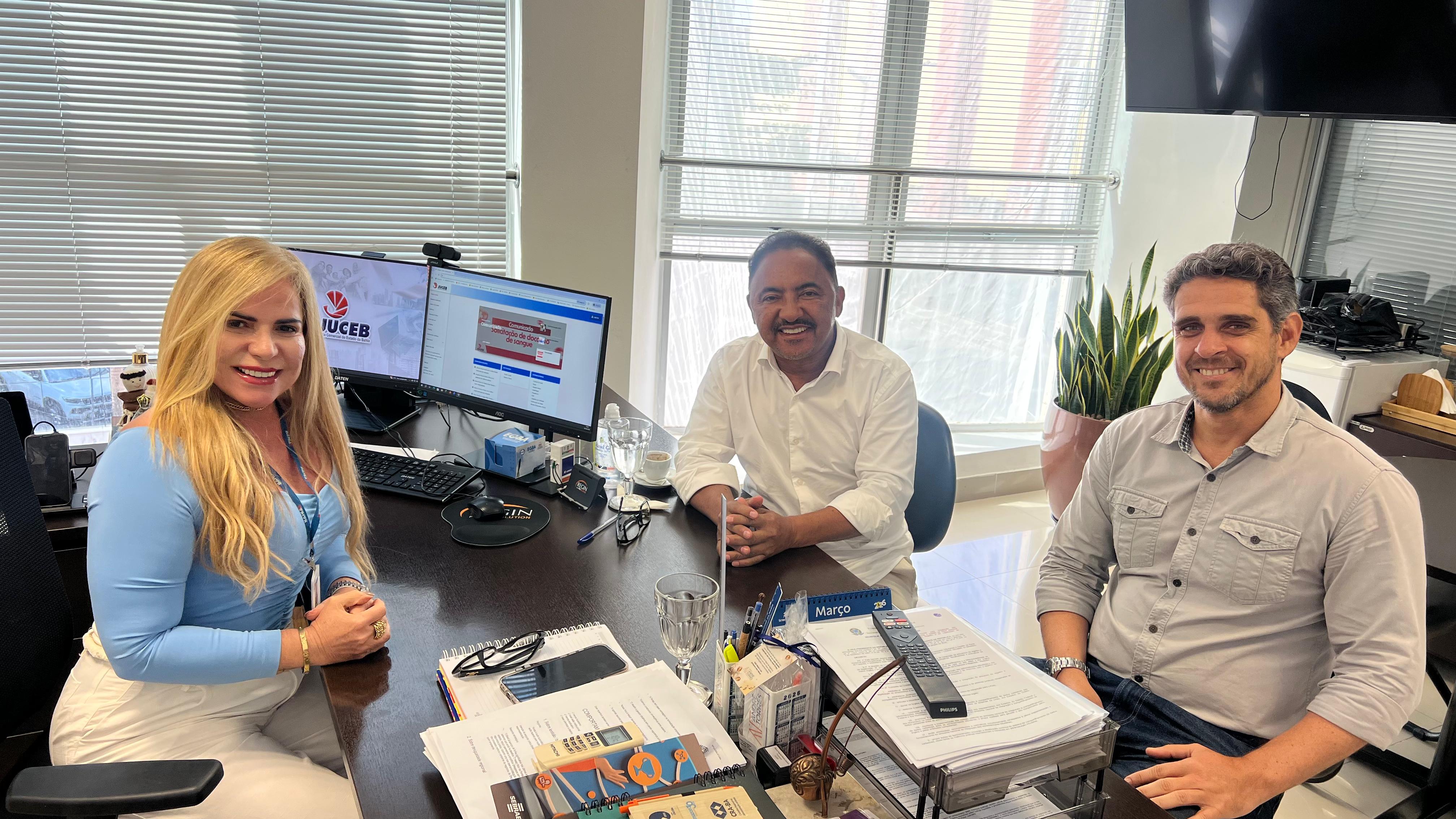 Deputado Roberto Carlos visita a JUCEB, enaltece gestão de Marise Prado e apresenta pleitos para a pasta