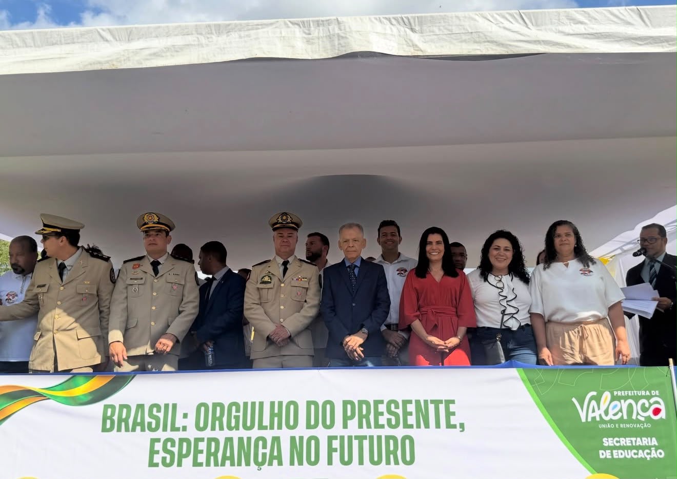 Desfile cívico movimenta Valença com grande presença do público