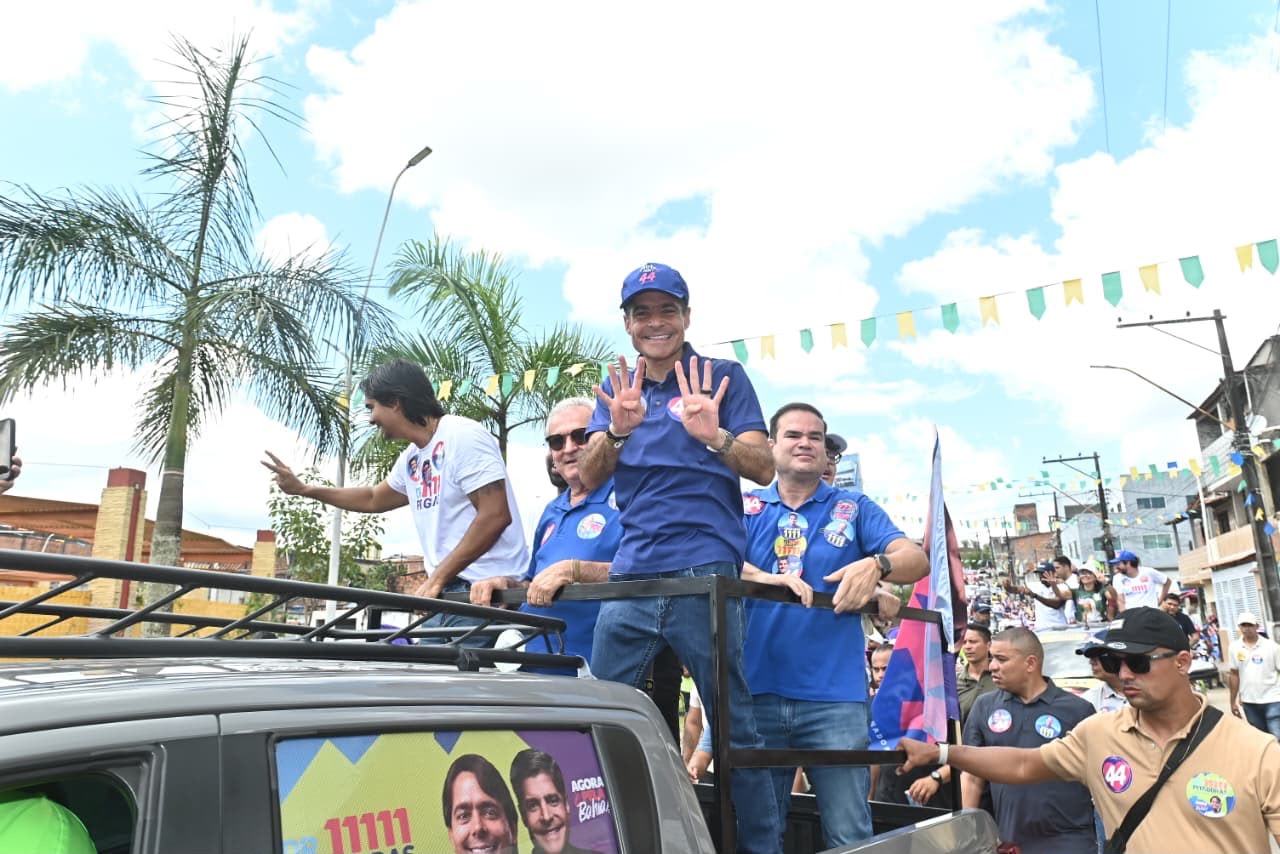 Em Candeias, ACM Neto participa da maior carreata da história da RMS e reforça sentimento de mudança a uma semana da eleição