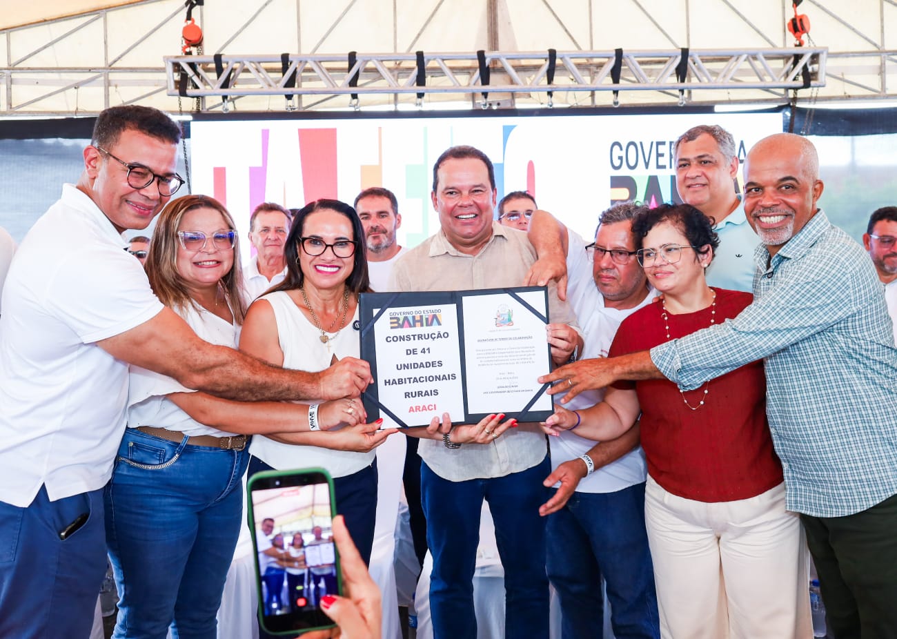 Entregas simultâneas do Governo da Bahia em Araci ampliam mobilidade, conectividade, acesso à água e apoio à produção rural