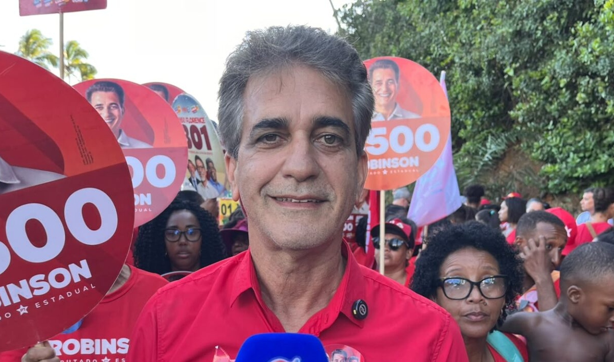 “Esse negócio de 13 com 44 não cola de jeito nenhum”, dispara Robinson Almeida ao rechaçar voto “Lula-Neto” na Bahia