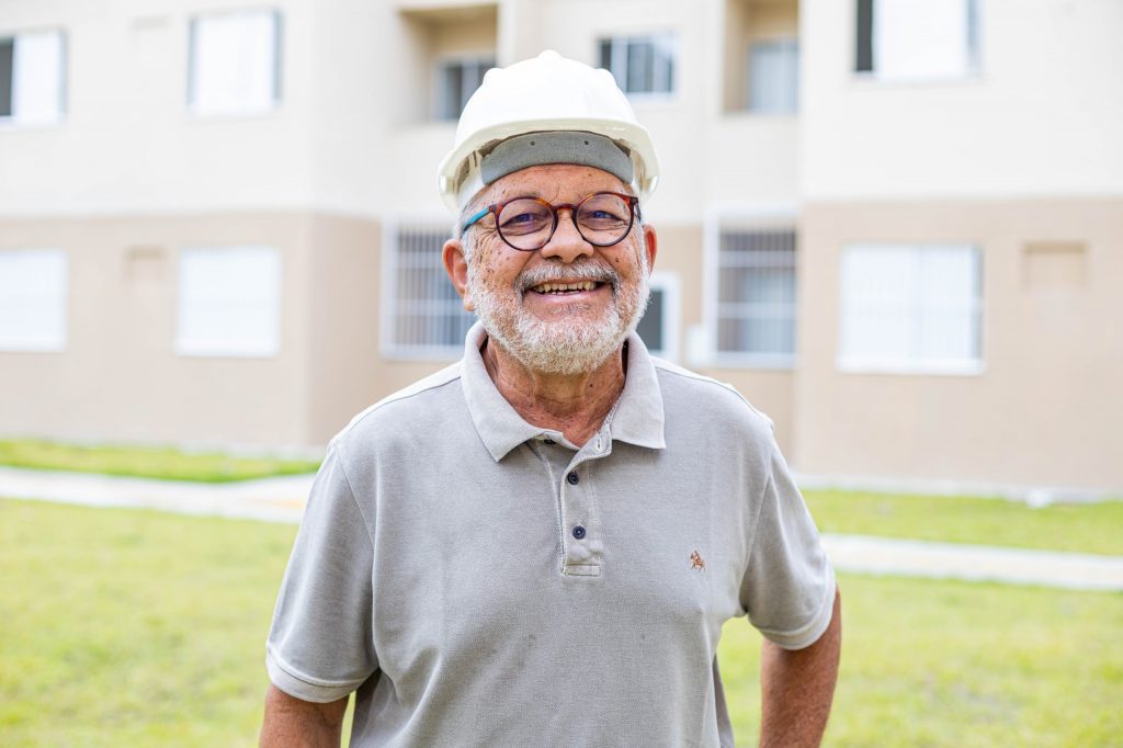 "Expectativa é concluir a obra em setembro deste ano", diz secretário de habitação de Camaçari, Luiz Roberto Sibié, sobre residenciais Serra Verde I e II