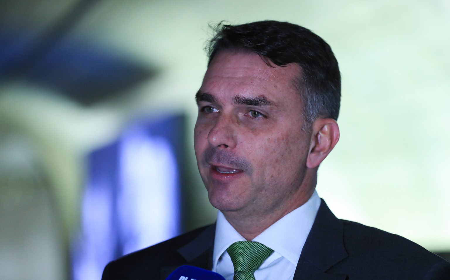 Flávio Bolsonaro reforça intenção de manter candidatura: ‘não vou desistir’