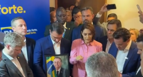 Flávio e Michelle Bolsonaro tem primeiro encontro juntos após fim de crise familiar