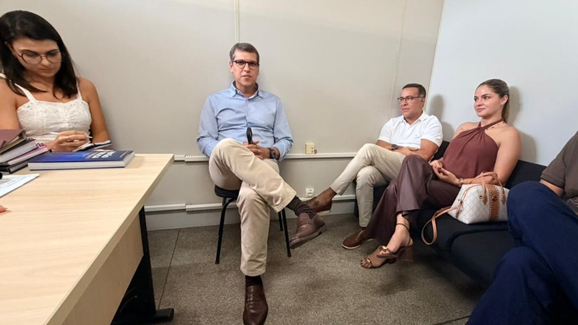 Ibirataia: Prefeito Futuca articula conclusão das 61 casas populares junto a CONDER  em Salvador