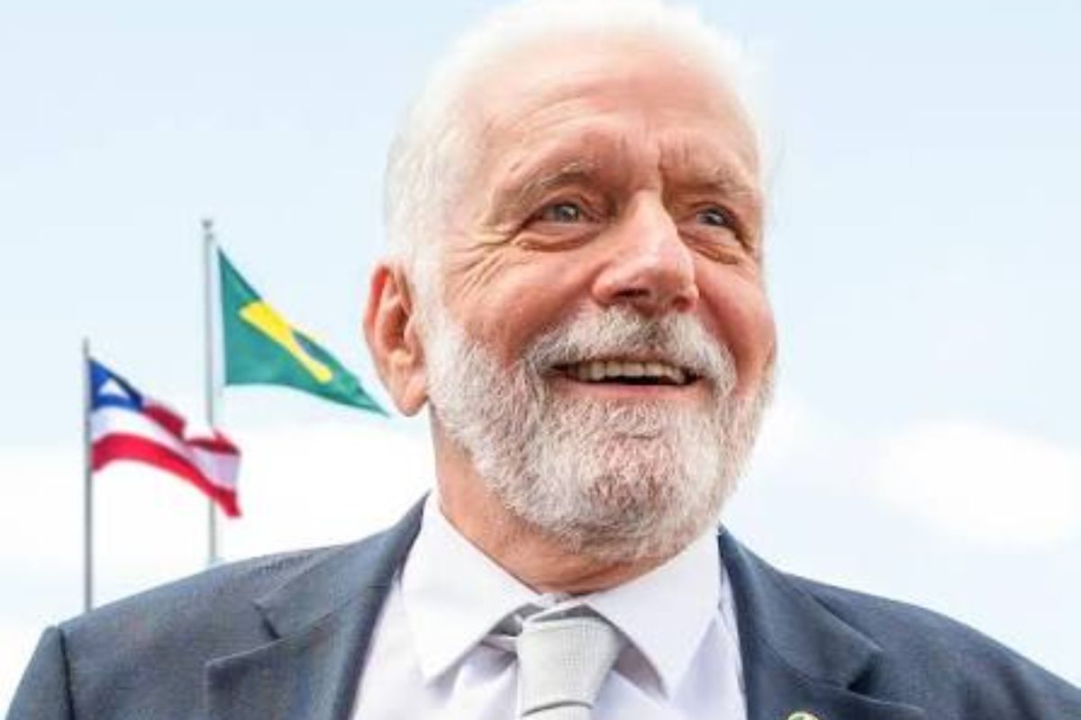 Jaques Wagner chama de “manobra diversionista” tentativa de ligá-lo ao Banco Master