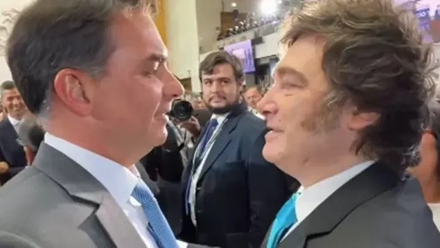 Javier Milei diz que virá ao Brasil para demonstrar apoio a Flávio Bolsonaro