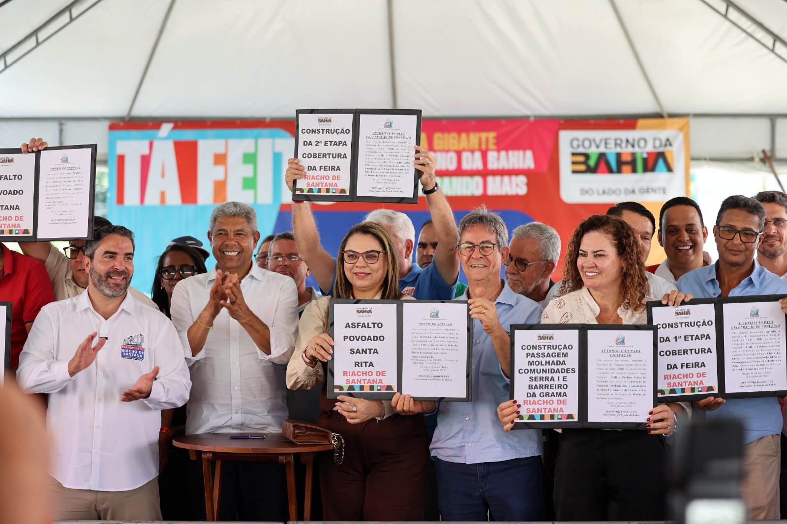 Jerônimo Rodrigues entrega obras, autoriza novos investimentos e anuncia pacote de R$ 45 milhões em Riacho de Santana