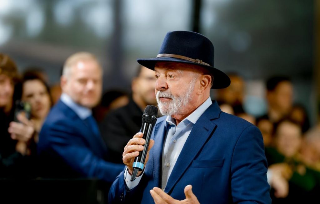 Lula alfineta seleção após maioria dos jogadores não voltar ao Brasil: ‘Que vergonha’