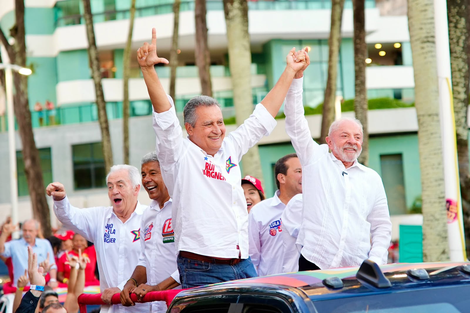 Lula é Brasil com emprego recorde; Flávio Bolsonaro é modelo argentino de crise, diz Rui Costa