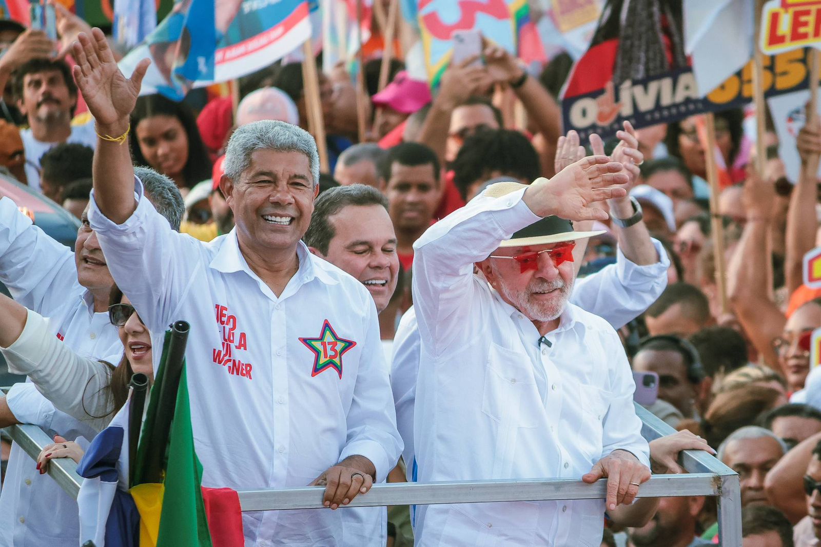 Lula leva campanha à Liberdade e fala em aproximação com a população
