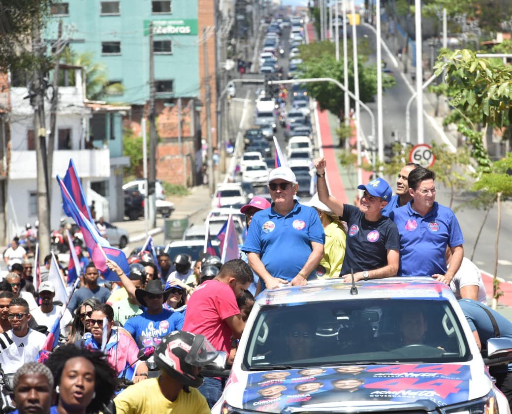 Mega carreata de ACM Neto reúne milhares de apoiadores e toma as ruas do Subúrbio de Salvador