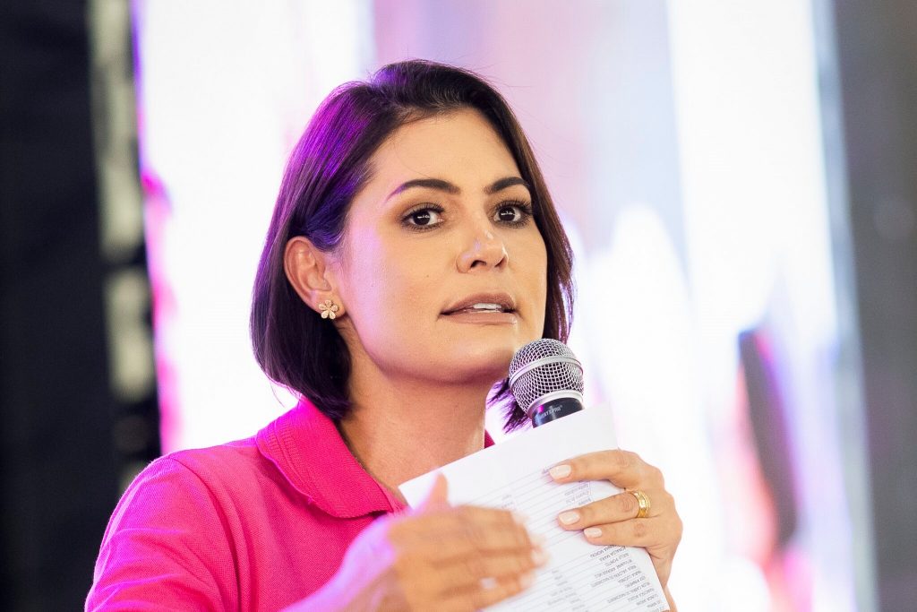 Michelle diz que ‘não há briga’ e nem ‘raiva de ninguém’ após vídeo reclamando de Flávio