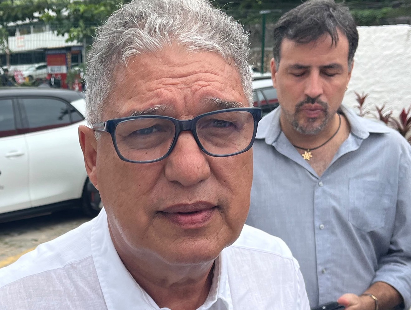 "Não podemos fazer oposição dilapidando o patrimônio público", dispara Rosemberg
