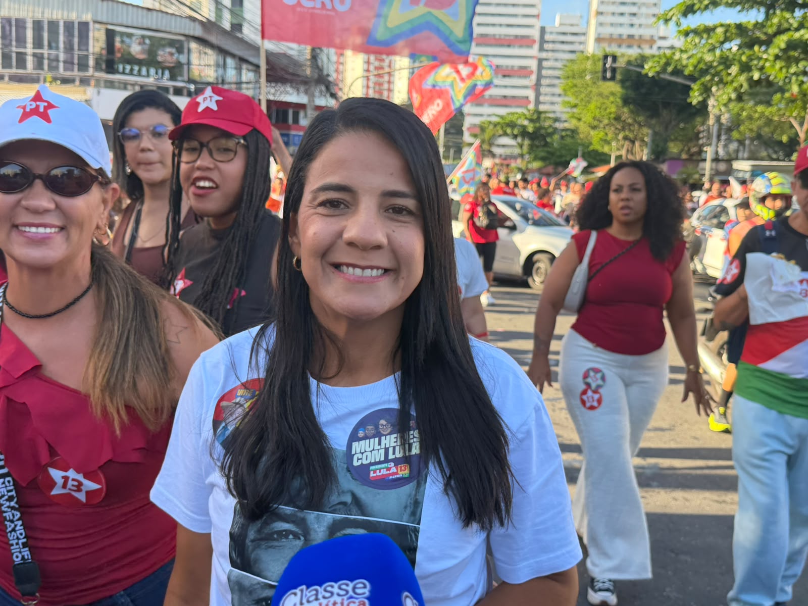 “Nós vamos reeleger o melhor presidente da história do nosso país”, garante Rowenna Brito