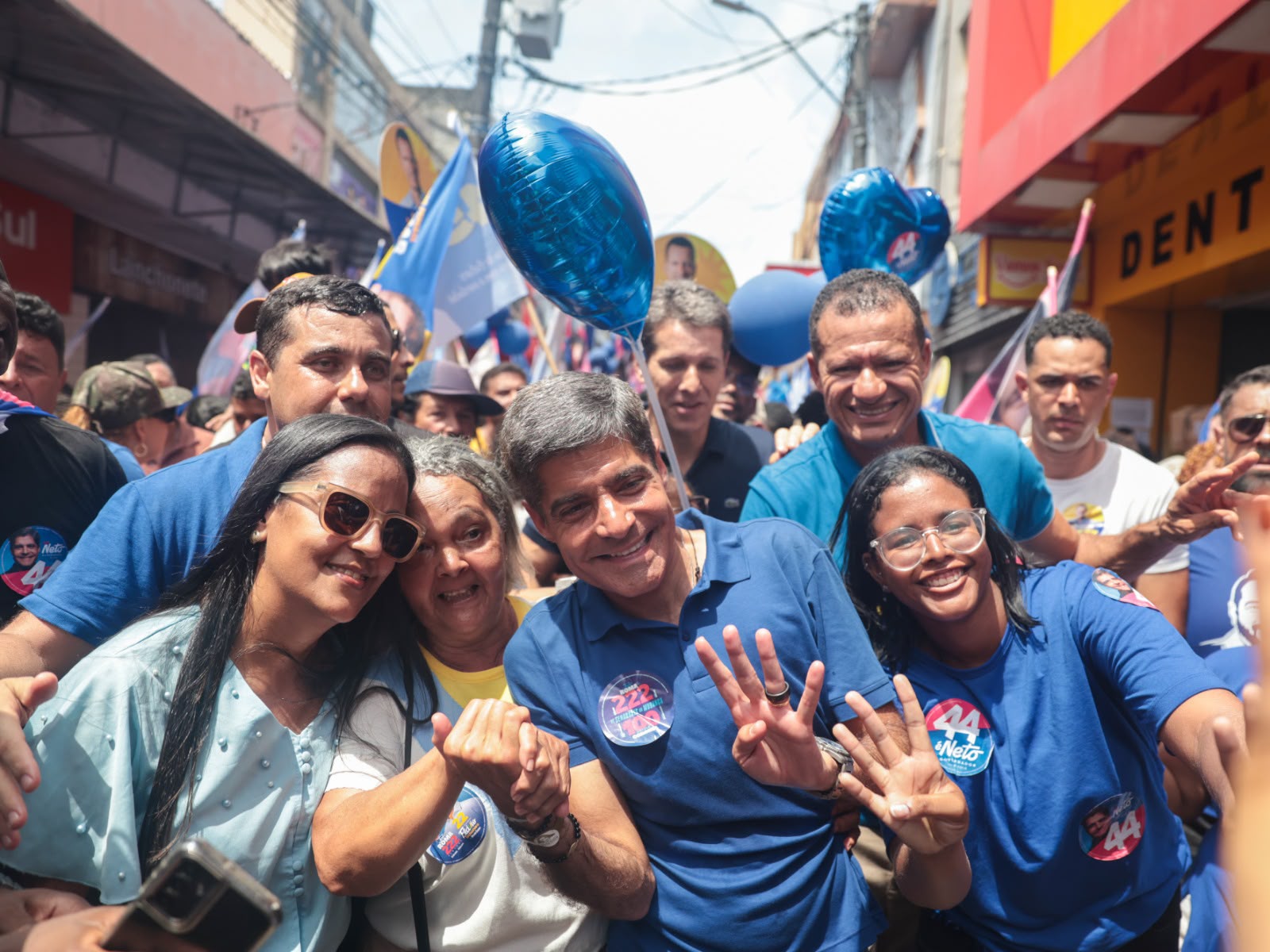 "Nossa campanha chega a esta reta final crescendo, ganhando força e reunindo cada vez mais gente que acredita na mudança", diz ACM Neto em Valença