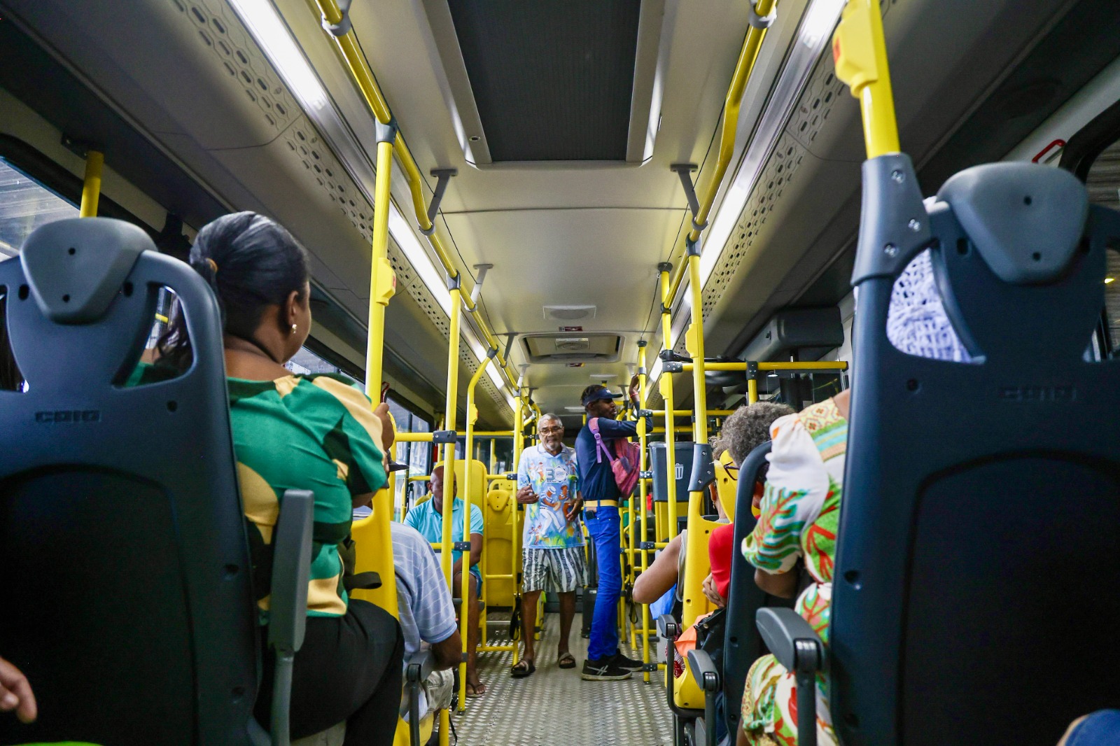 Passageiros elogiam novos ônibus de Salvador e destacam conforto e climatização
