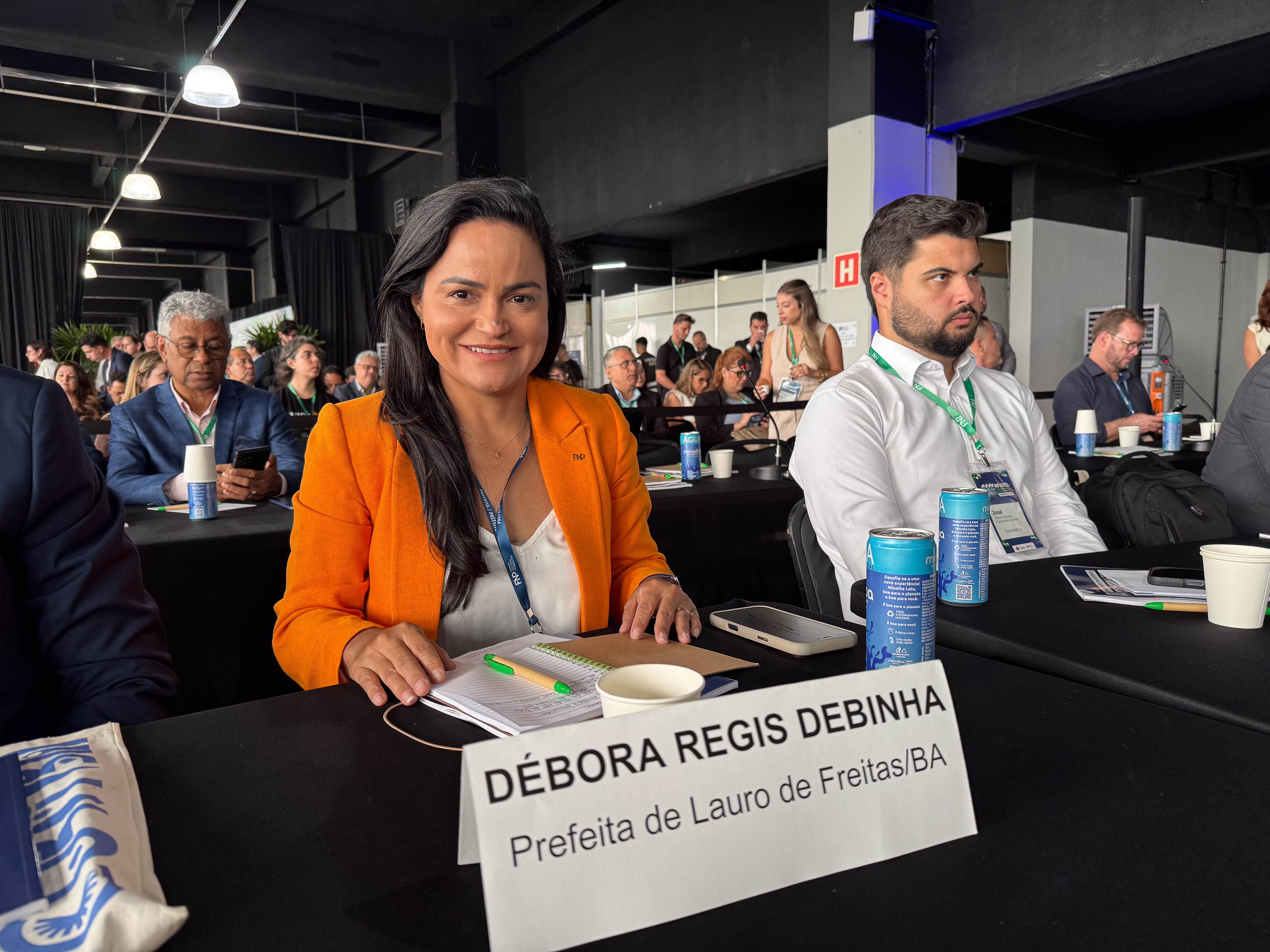 Prefeita Débora Regis participa de debate nacional sobre transporte coletivo em Curitiba