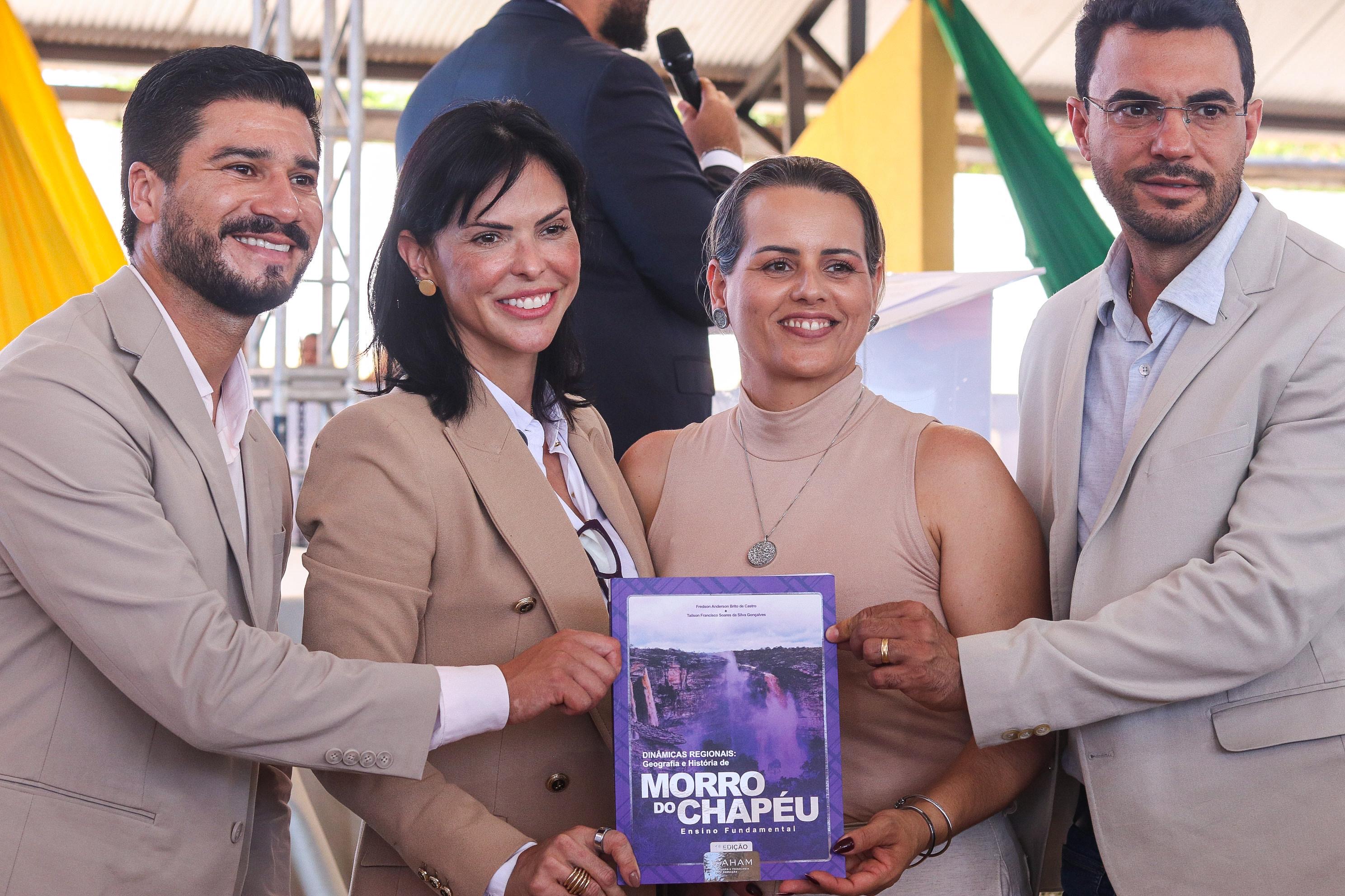 Prefeitura de Morro do Chapéu lança livro sobre Geografia e História do município que será utilizado nas escolas