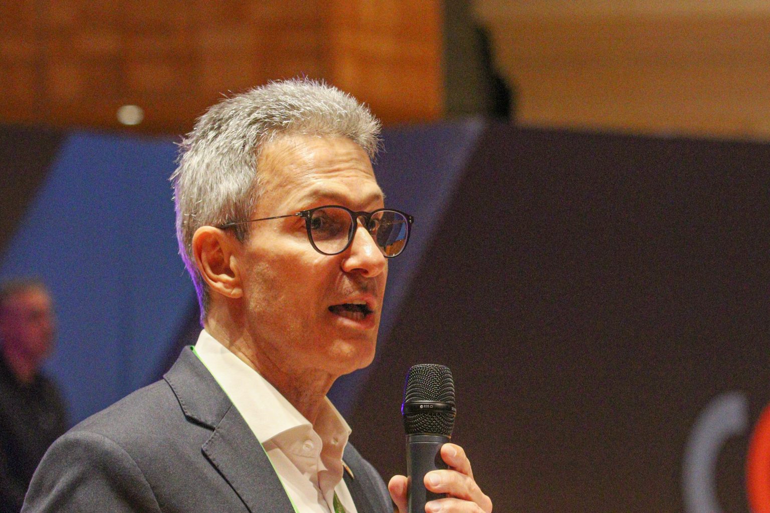 Quem trabalha hoje precisa engolir a CLT, que é venerada pela esquerda, diz Zema na Brazil Week