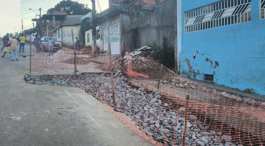 São Francisco do Conde: Pavimentação da Rua Bela Vista avança no bairro Caípe e reflete compromisso da gestão de Calmon com a população