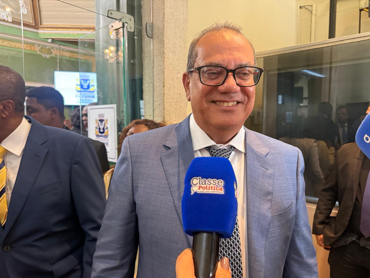 "Se a maioria dos líderes aceitarem que os projetos dos vereadores sejam votados, nós iremos votar", afirma Carlos Muniz
