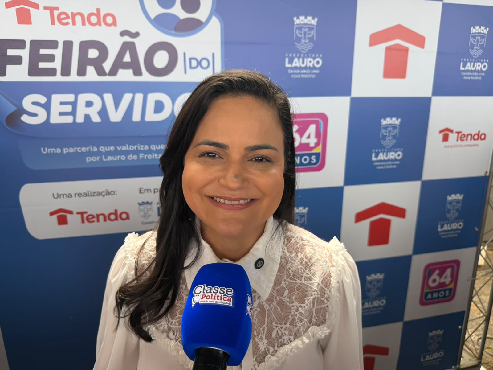 "Se o governo não está dando certo, a população tem o direito de trocá-lo", afirma Débora Régis sobre disputa entre Jerônimo e ACM Neto ao governo da Bahia
