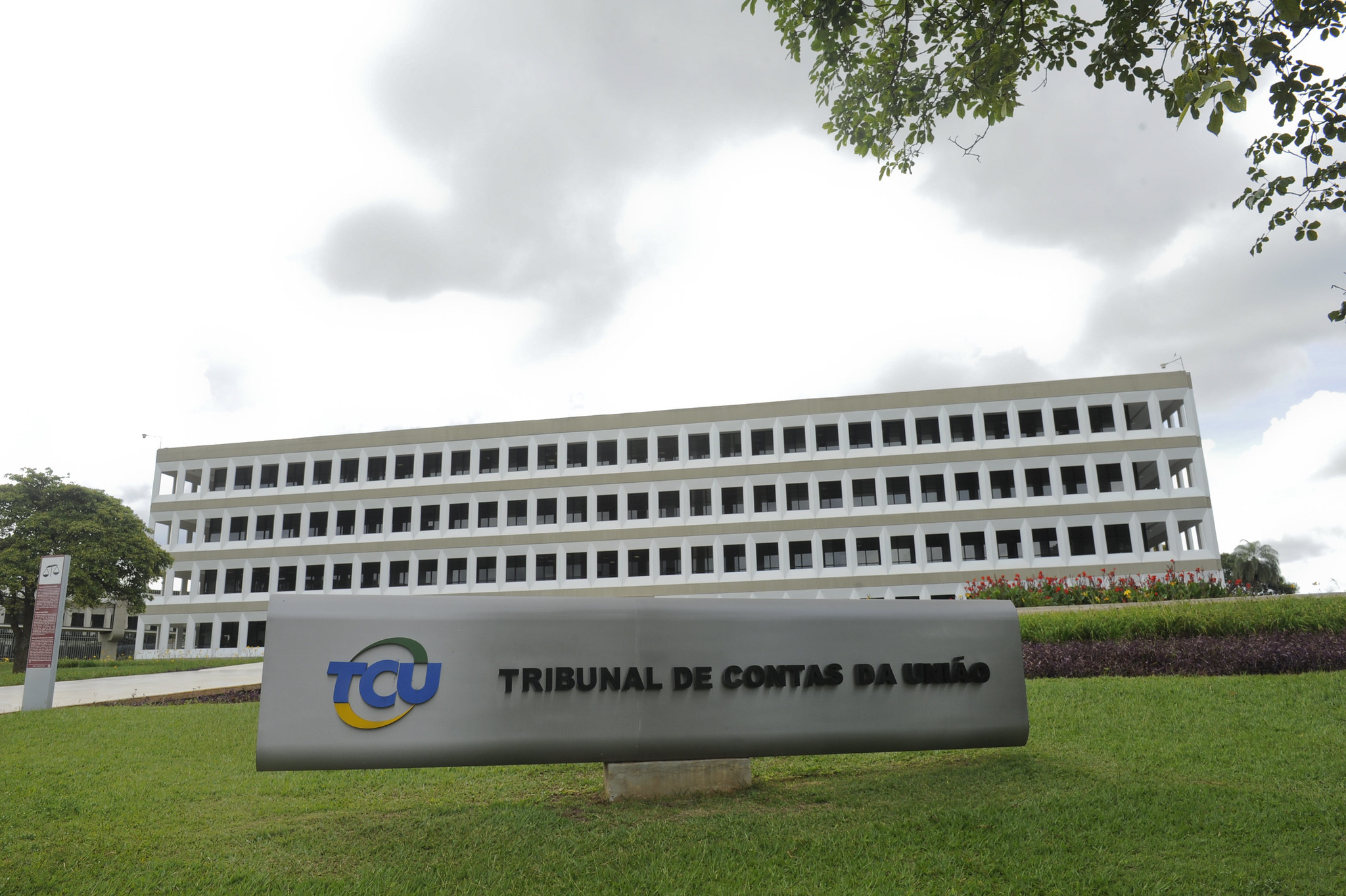 Sete deputados são indicados para concorrer a vaga no TCU