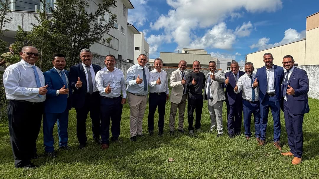 Sob orientação de Elinaldo, oposição trava reajuste e professores de Camaçari ficam sem aumento retroativo na folha de março