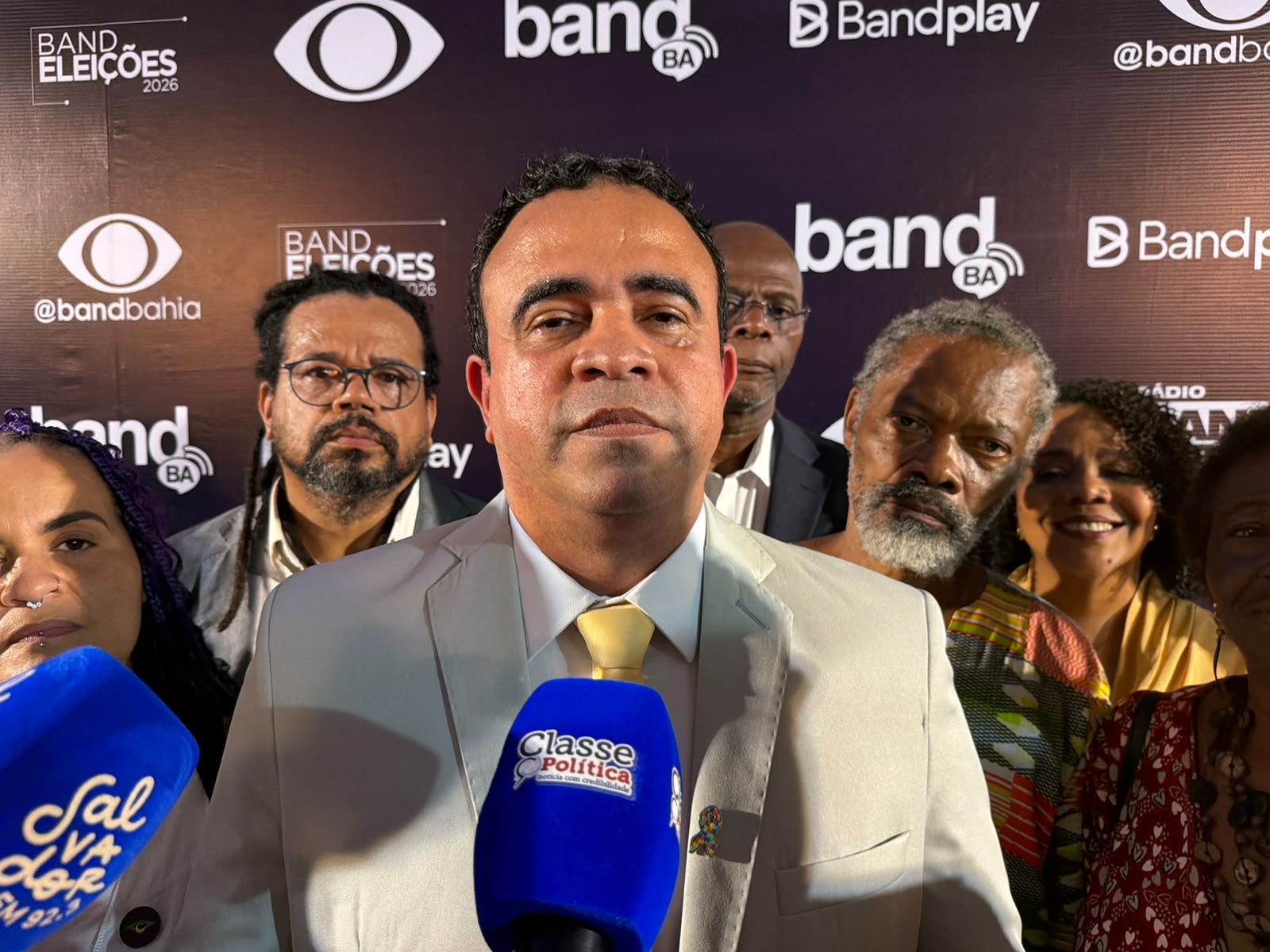 “Somos oposição aos dois”: Ronaldo Mansur sobe o tom no debate da Band