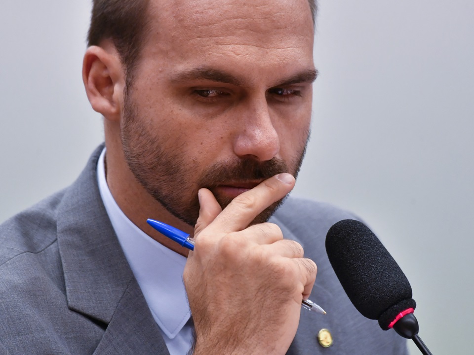 STF fixa pena de Eduardo Bolsonaro em 4 anos e 2 meses em regime semiaberto