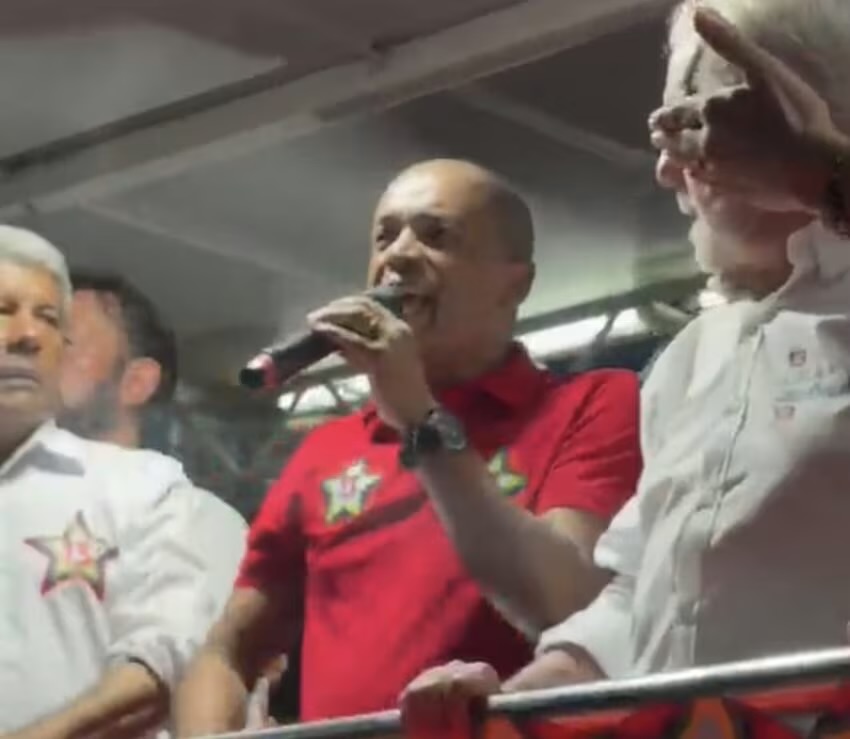 Time de Lula encerra agenda no Extremo Sul com comício em Prado e mais de 10 mil pessoas