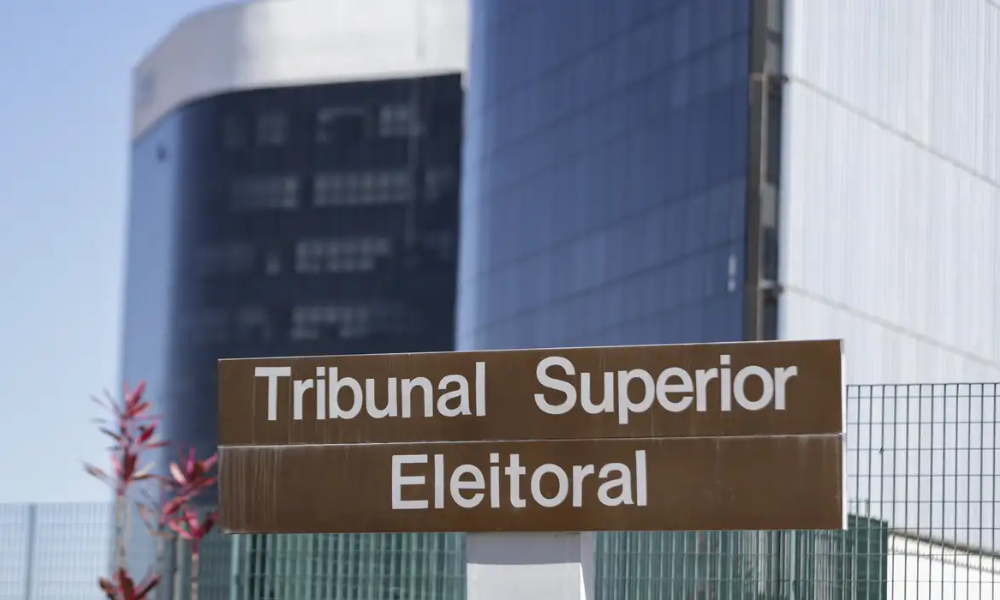 TSE adia julgamento sobre decisão de Nunes Marques contra pesquisa AtlasIntel