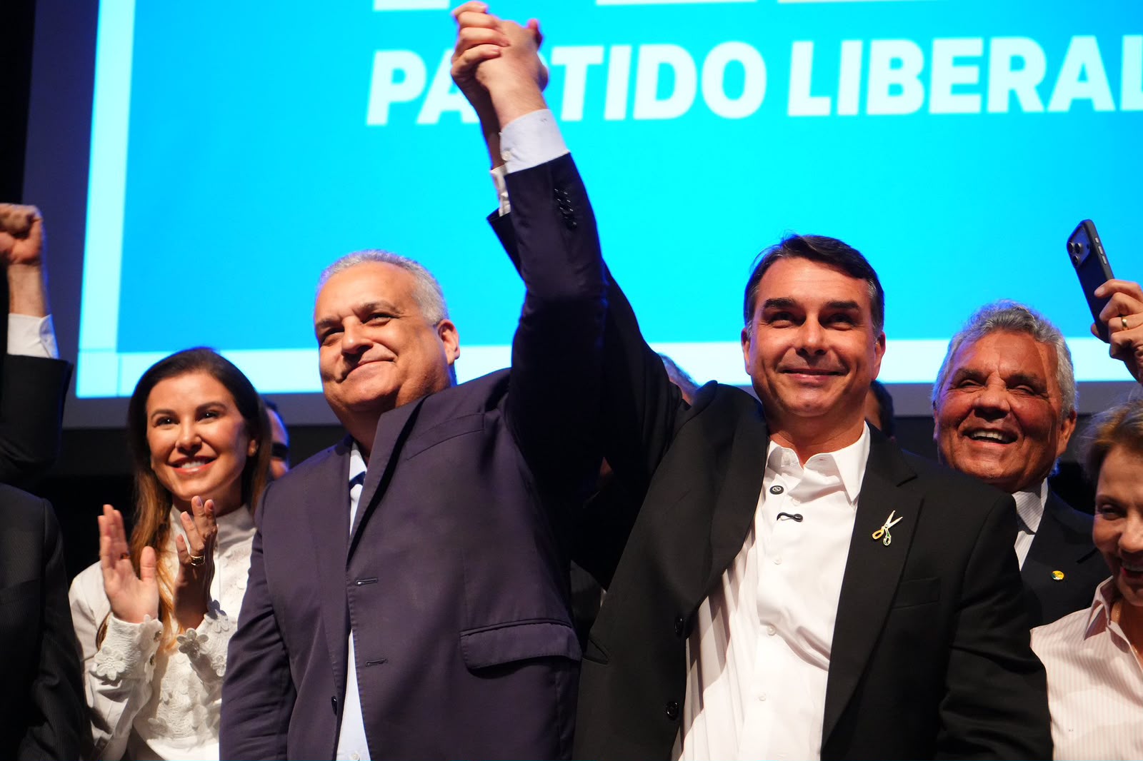 Vice de Flávio Bolsonaro encerra campanha na Bahia com carreata neste sábado