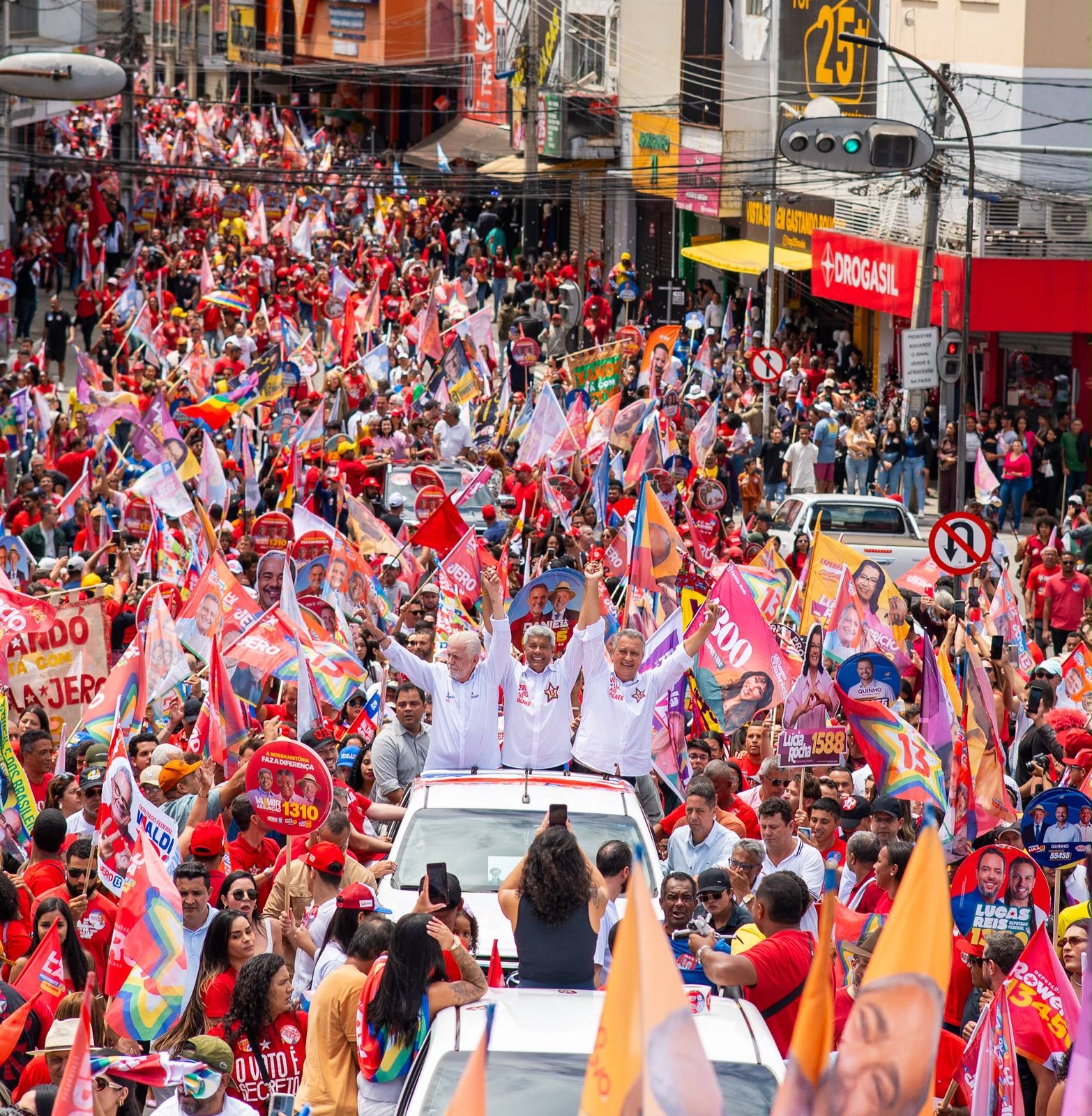 Wagner celebra rumo da caminhada pela Bahia: “Estamos trilhando o caminho certo”