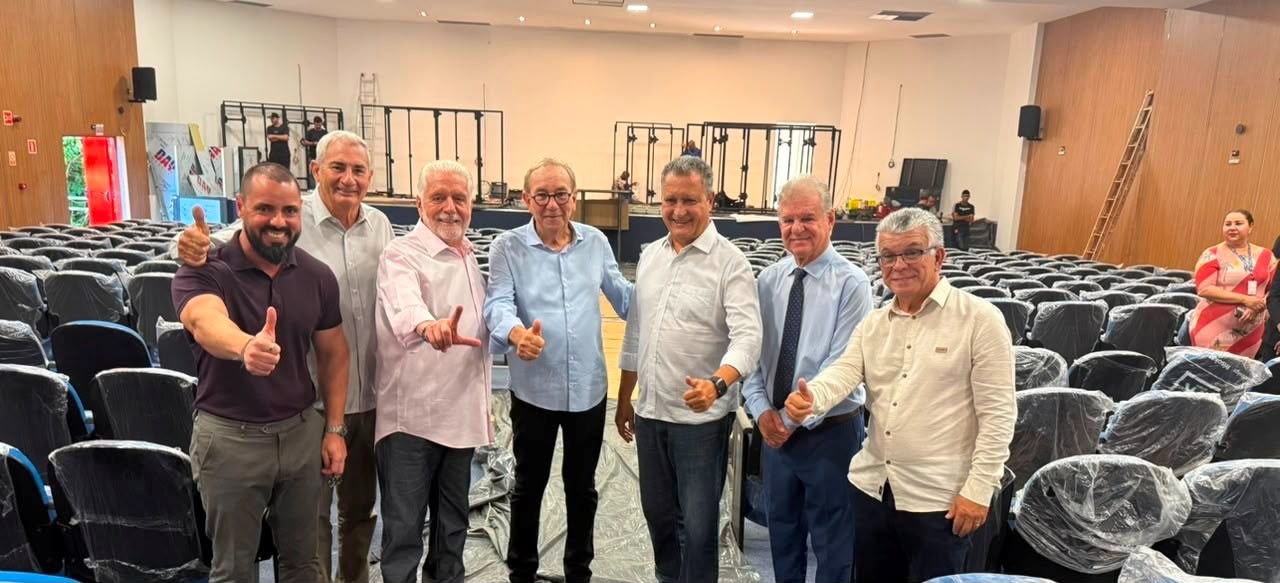 Wilson Cardoso recebe Jaques Wagner e Rui Costa para visita às obras da nova sede da UPB e destacam fortalecimento do municipalismo baiano